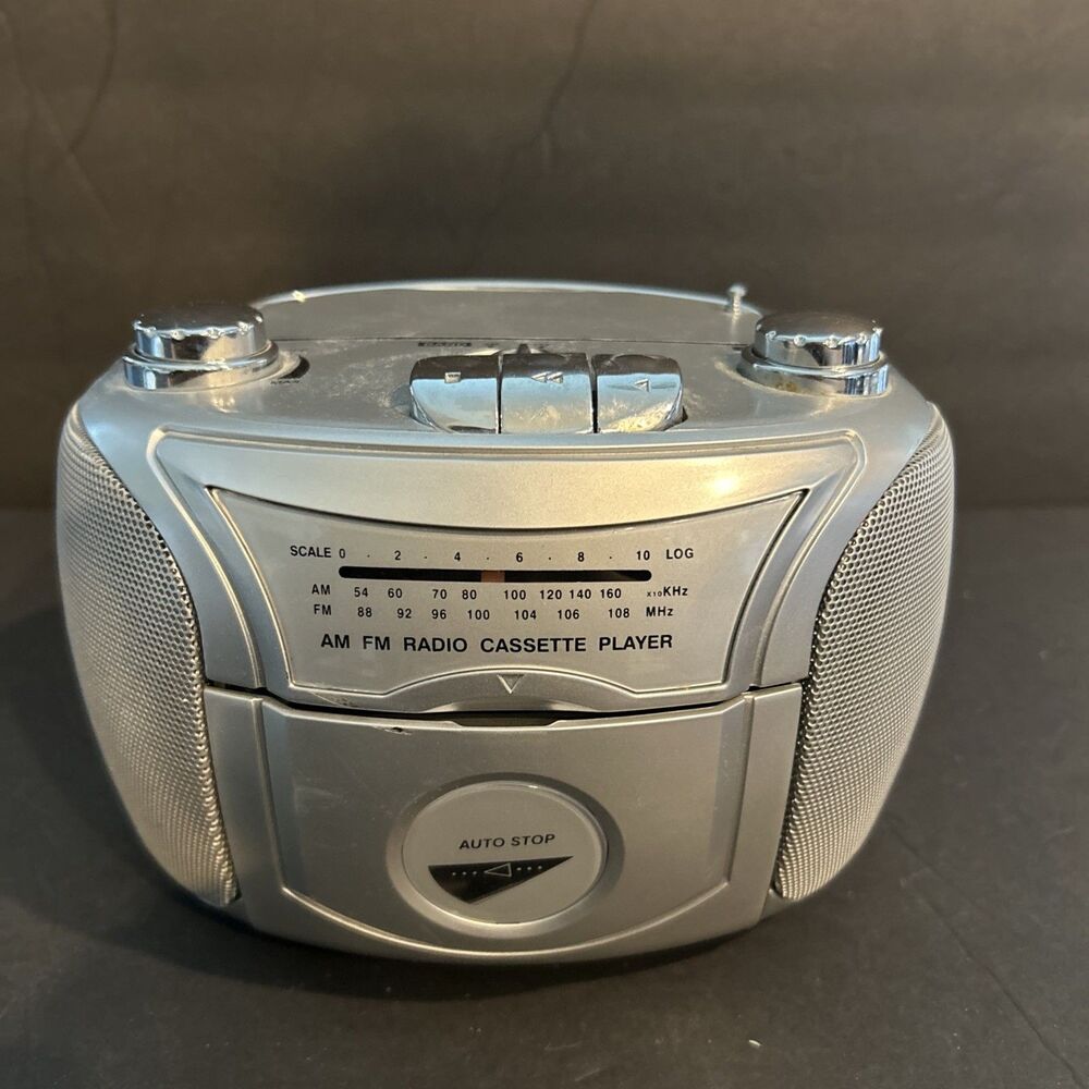 Radio: Am Fm Radio Cassette Player With Handle Battery Operating Works Great!!